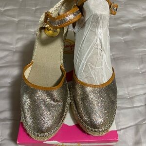EUC vidoretta Jazmin glitter wedge